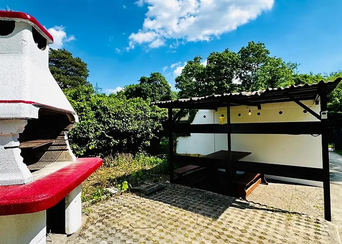 Affordable In A With Garden Near Danube For Long Apartment *